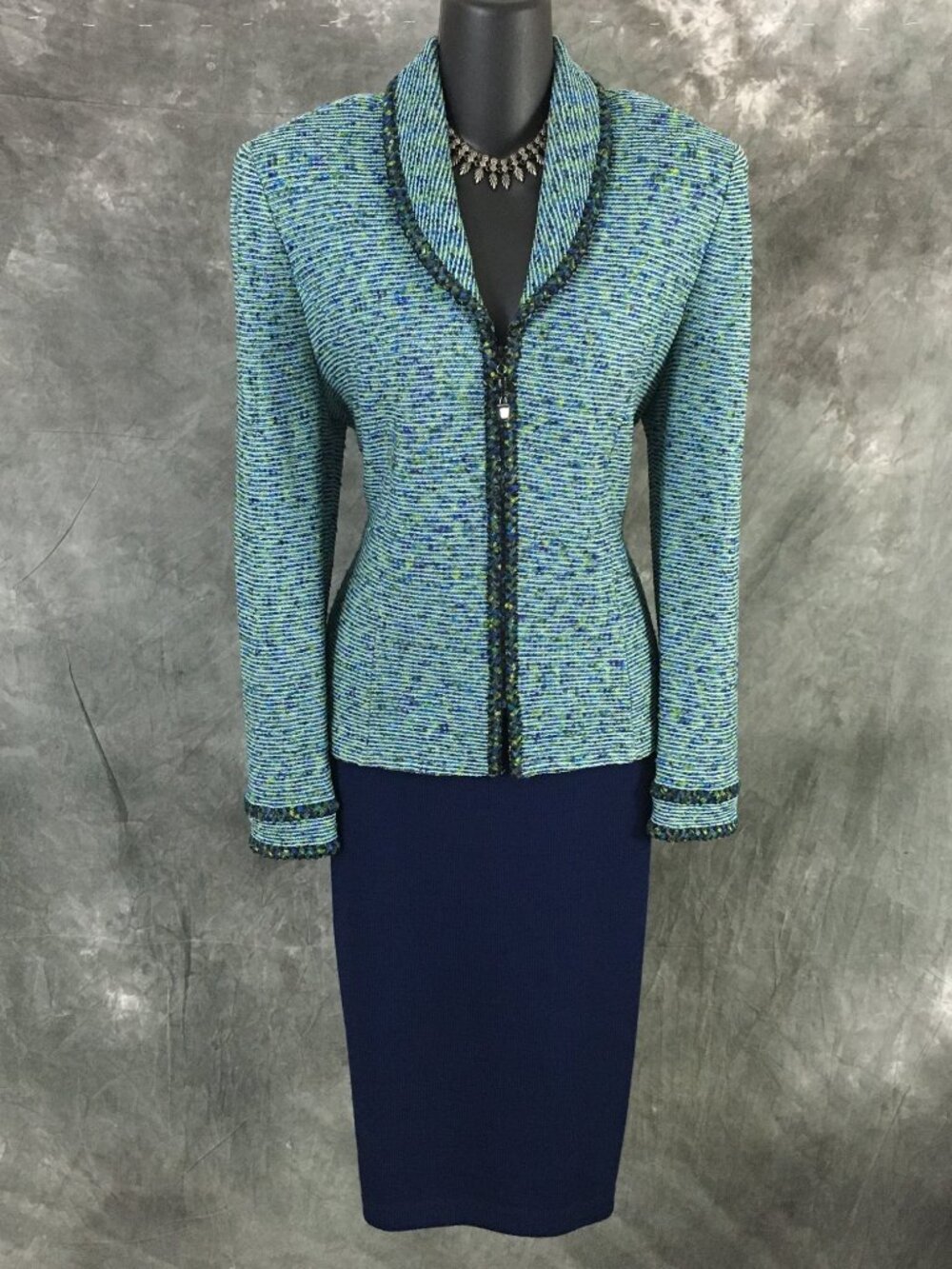 BEAUTIFUL St John collection knit blue multi jacket skirt suit size 8 - Picture 3 of 11